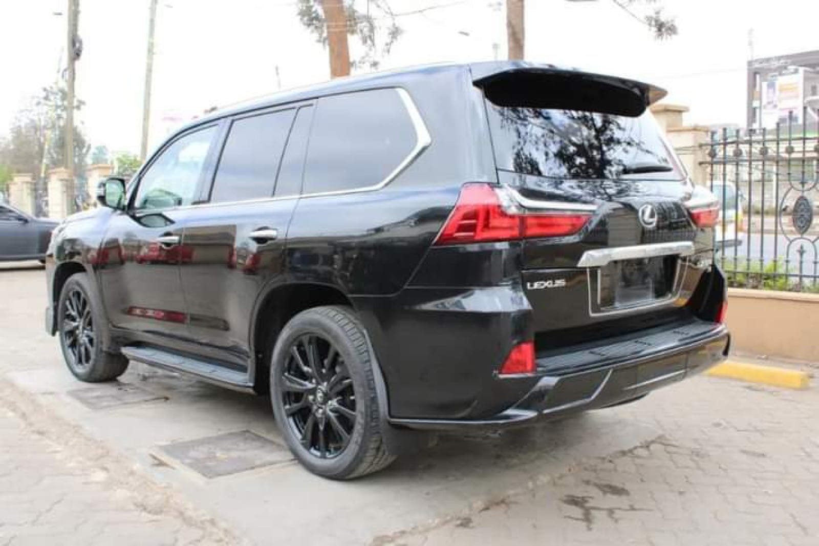 LEXUS LX 570 2019 Fully Loaded HIRE PURCHASE OK EXCLUSIVE For SALE in Kenya