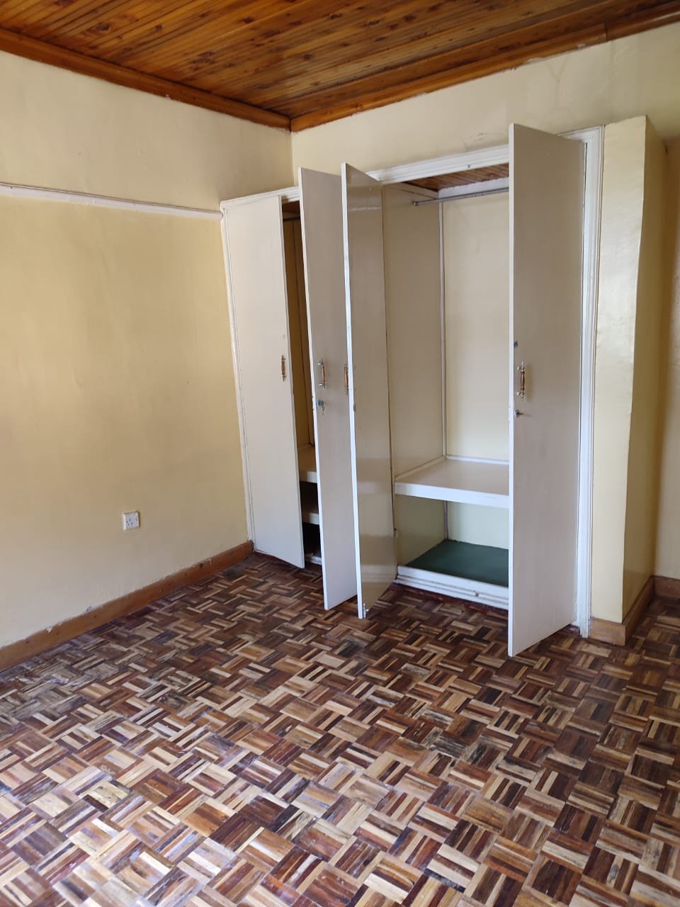 Two bedroom house both ensuite Karen FOR RENT