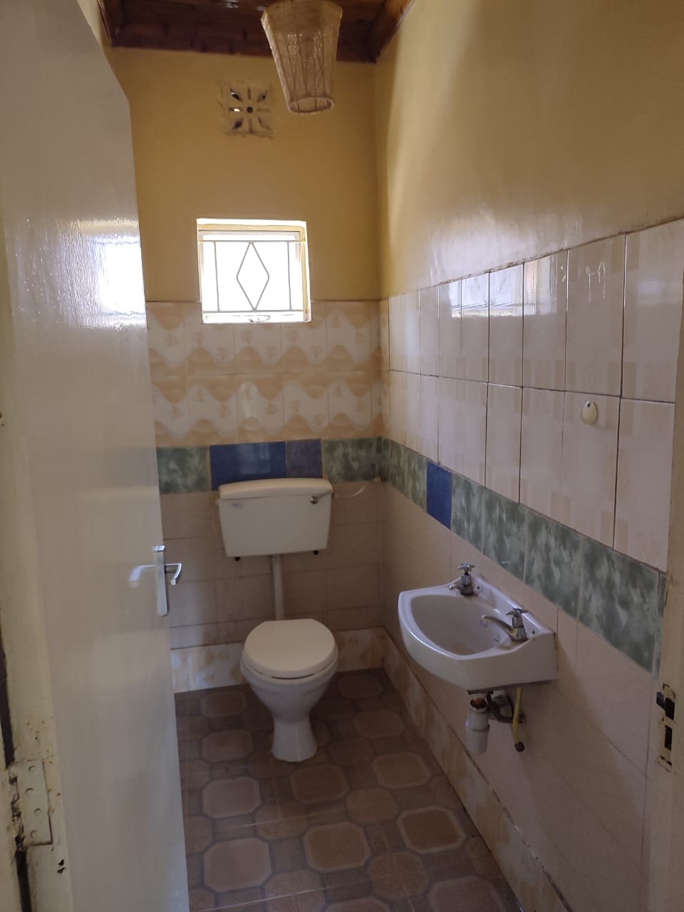 Two bedroom house both ensuite Karen FOR RENT