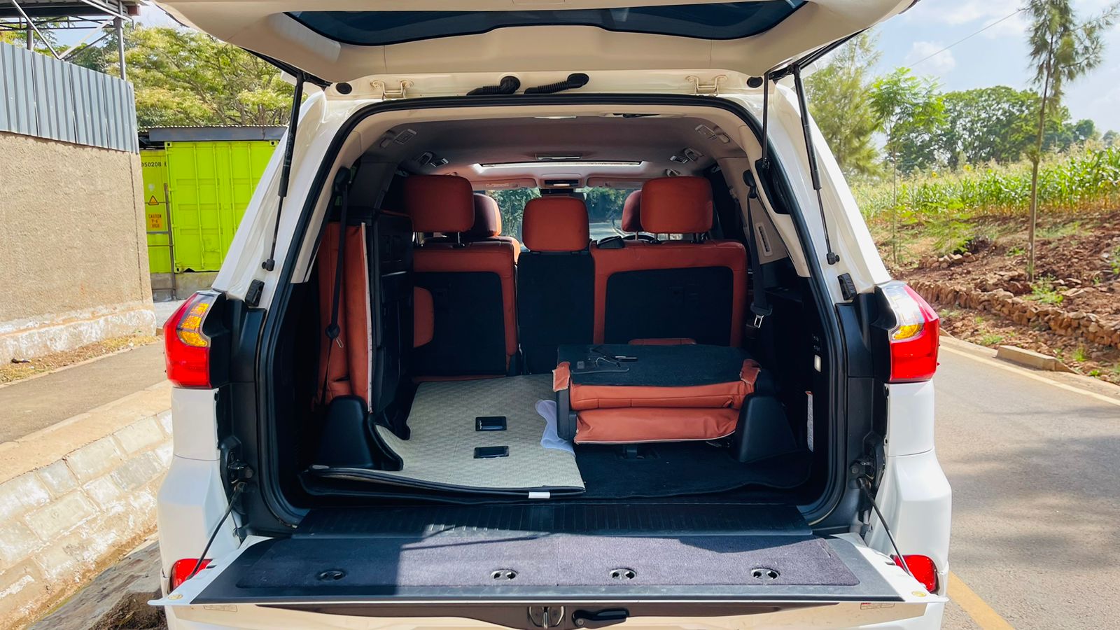 LEXUS LX 570 2016 Fully Loaded JUST ARRIVED EXCLUSIVE For SALE in Kenya