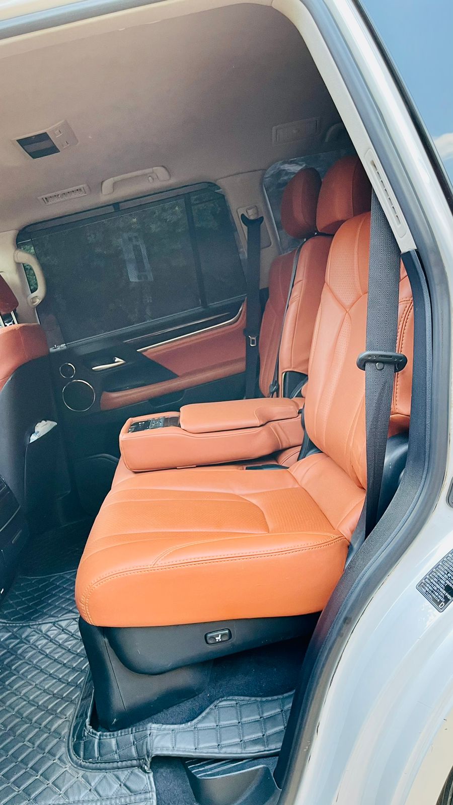 LEXUS LX 570 2016 Fully Loaded JUST ARRIVED EXCLUSIVE For SALE in Kenya
