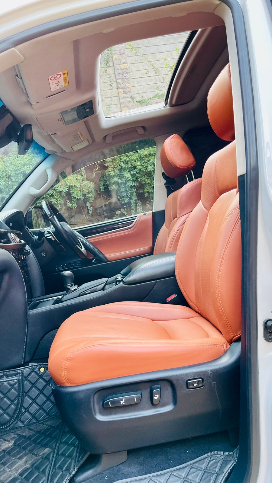 LEXUS LX 570 2016 Fully Loaded JUST ARRIVED EXCLUSIVE For SALE in Kenya