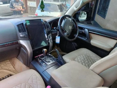 Toyota Land cruiser V8 With SUNROOF 70% FINANCE QUICK SALE TRADE IN OK EXCLUSIVE for Sale in Kenya 16 Toyota Land cruiser V8 With SUNROOF 70% FINANCE QUICK SALE TRADE IN OK EXCLUSIVE for Sale in Kenya