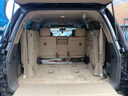 Toyota Land cruiser V8 With SUNROOF 70% FINANCE QUICK SALE TRADE IN OK EXCLUSIVE for Sale in Kenya 17 Toyota Land cruiser V8 With SUNROOF 70% FINANCE QUICK SALE TRADE IN OK EXCLUSIVE for Sale in Kenya