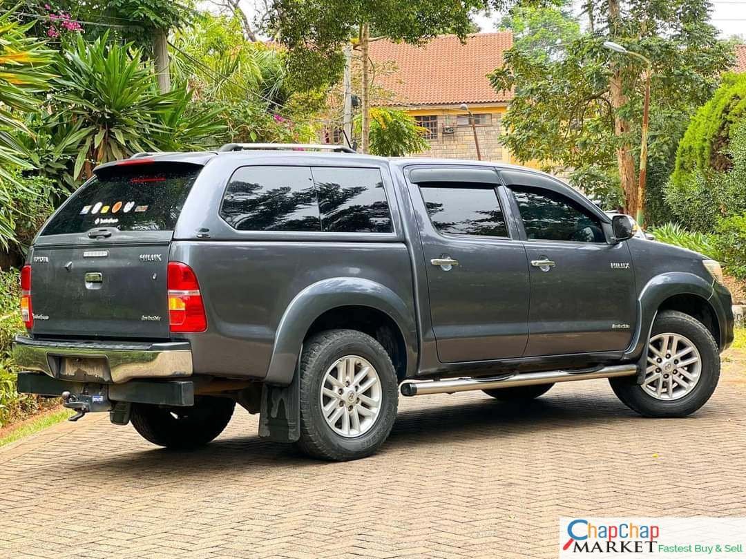 Toyota Hilux Invincible 2012