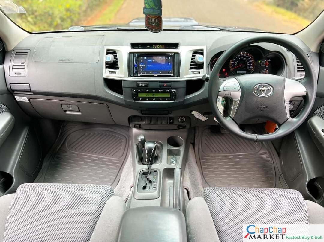 Toyota Hilux Invincible 2012