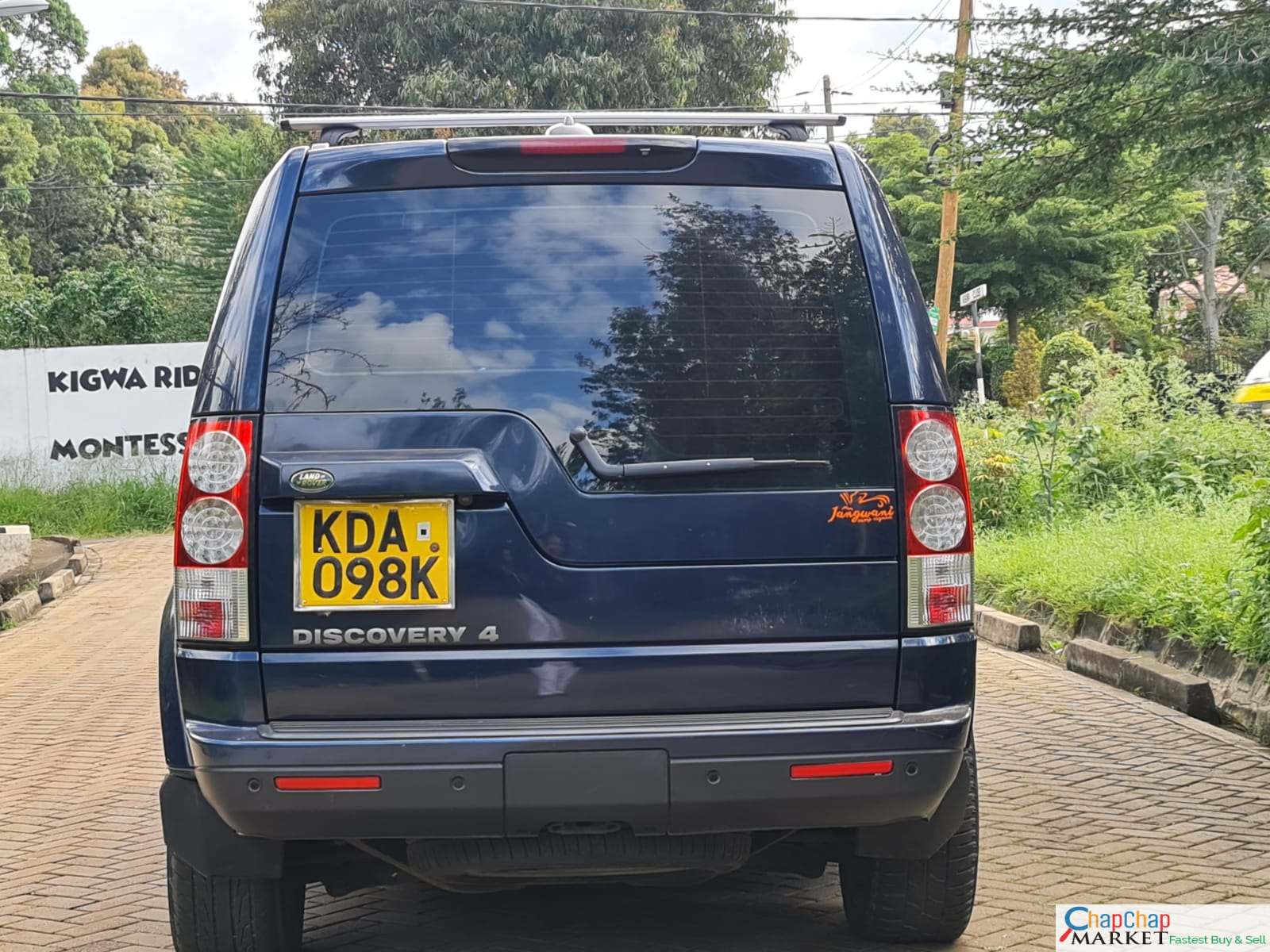 Land Rover Discovery 4 QUICK SALE Triple SUNROOF You Pay 30% Deposit Trade in Ok For sale in kenya New