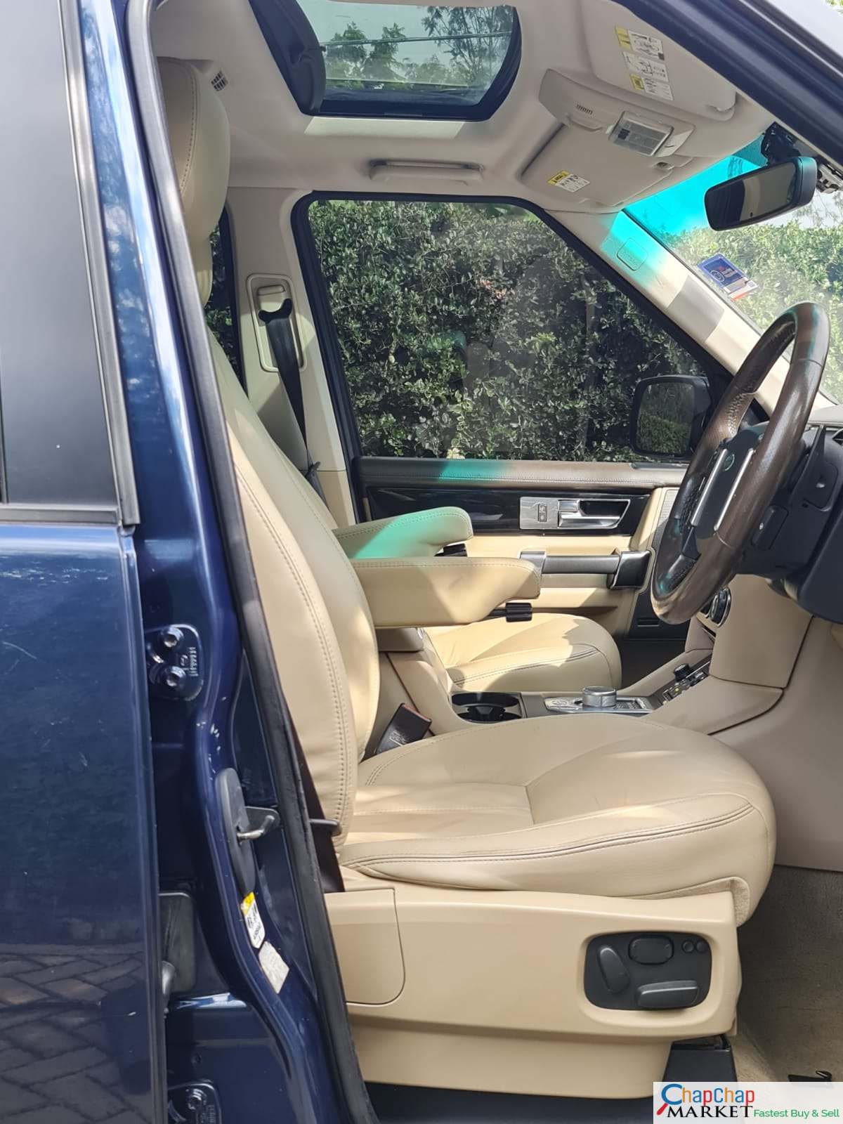 Land Rover Discovery 4 QUICK SALE Triple SUNROOF You Pay 30% Deposit Trade in Ok For sale in kenya New