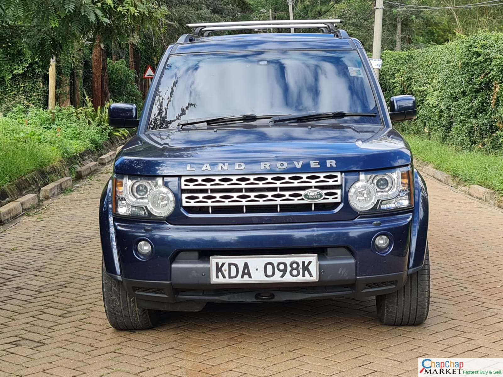 Land Rover Discovery 4 QUICK SALE Triple SUNROOF You Pay 30% Deposit Trade in Ok For sale in kenya New