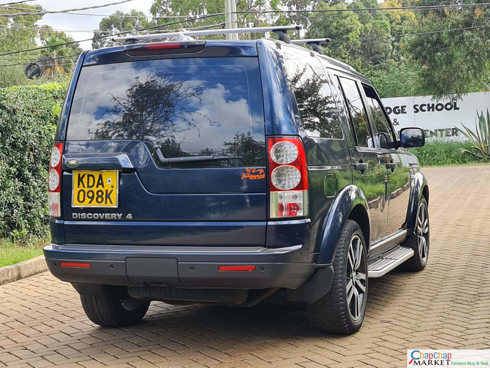 Land Rover Discovery 4 QUICK SALE Triple SUNROOF You Pay 30% Deposit Trade in Ok For sale in kenya New