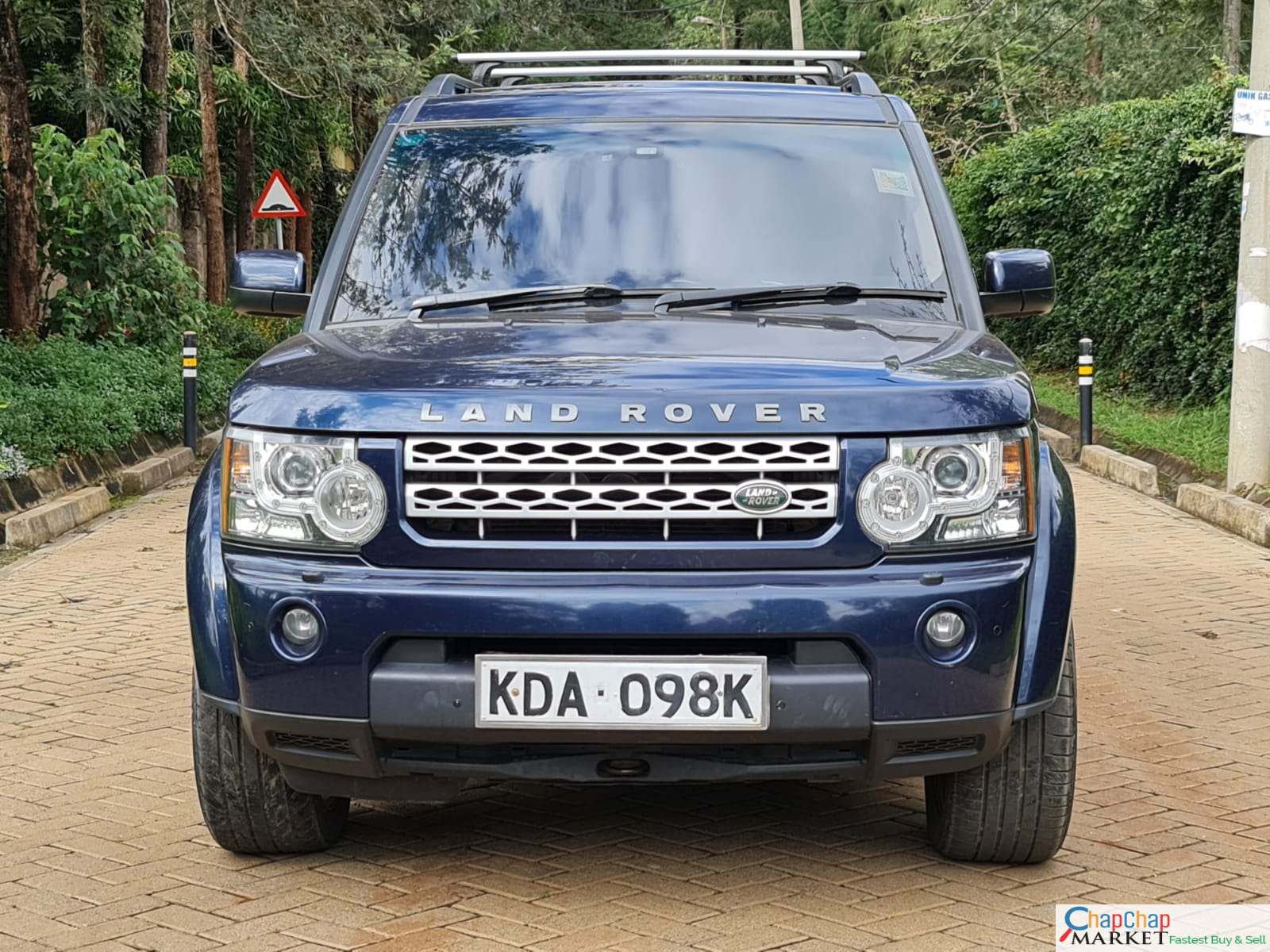 Land Rover Discovery 4 QUICK SALE Triple SUNROOF You Pay 30% Deposit Trade in Ok For sale in kenya New