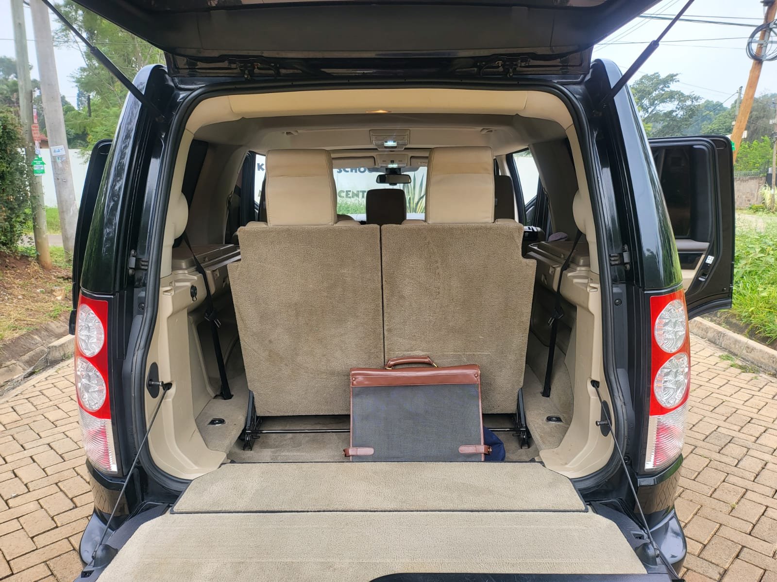 Land Rover Discovery 4 HSE Triple sunroof QUICK SALE You Pay 30% Deposit Trade in Ok For sale in kenya  exclusive