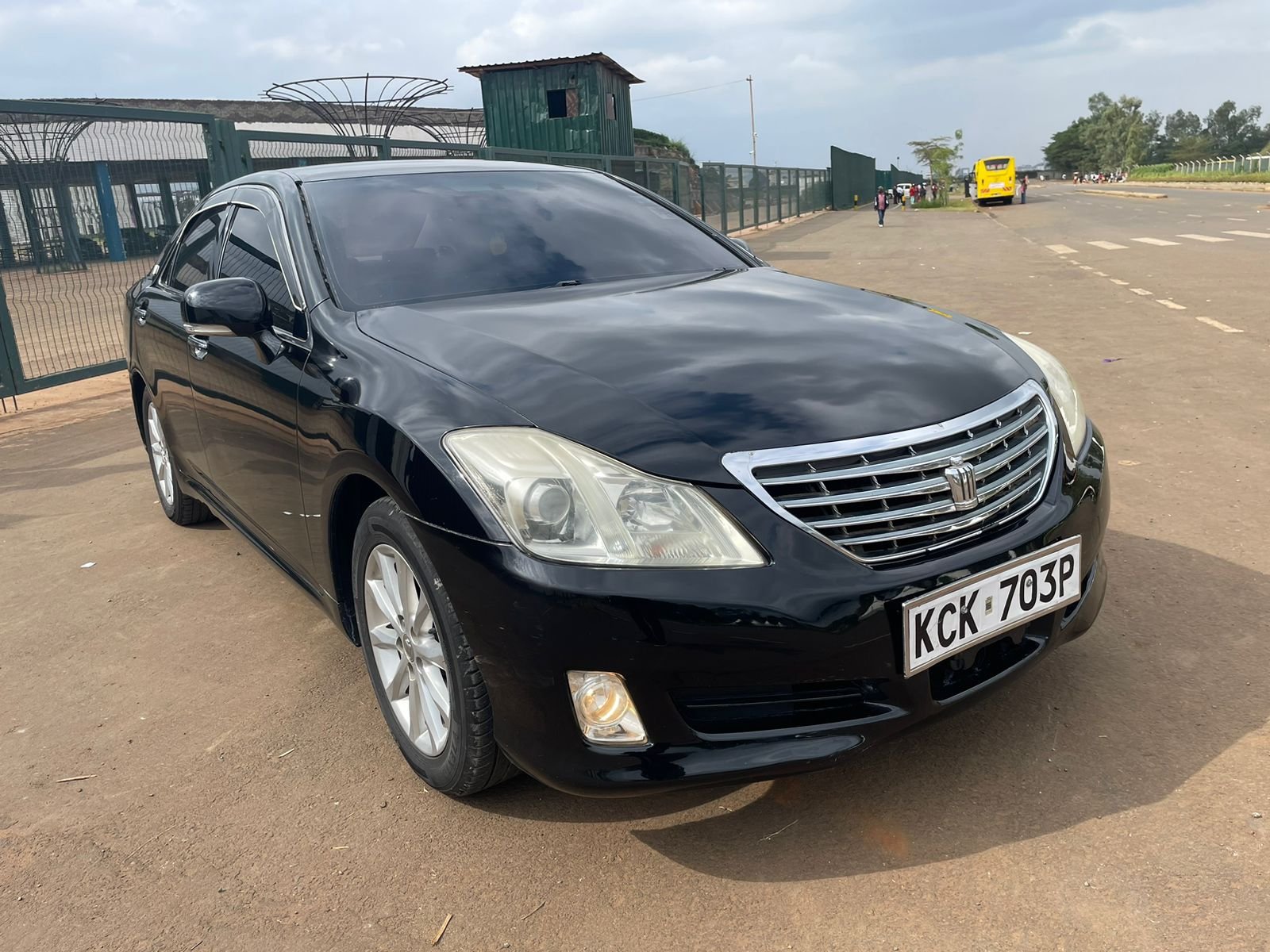 Toyota CROWN Royal Saloon 🔥 You pay Deposit Trade in Ok Hot Deal exclusive