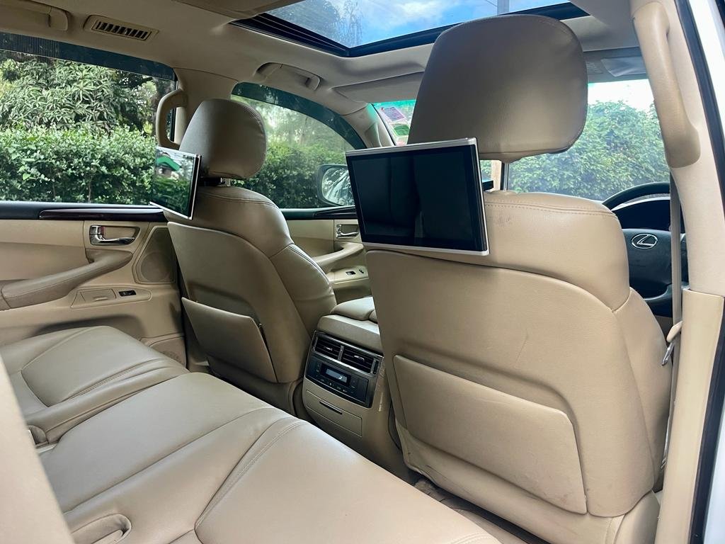 LEXUS LX 570 For sale in Kenya 5.5M Only Fully Loaded EXCLUSIVE