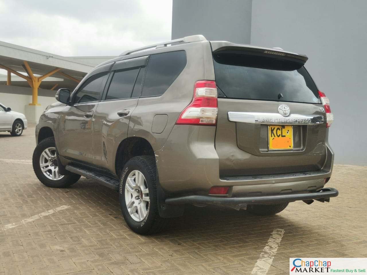 Toyota Prado j150 for sale in Kenya with SUNROOF leather 🔥 🔥 You Pay 30% Deposit Trade in OK