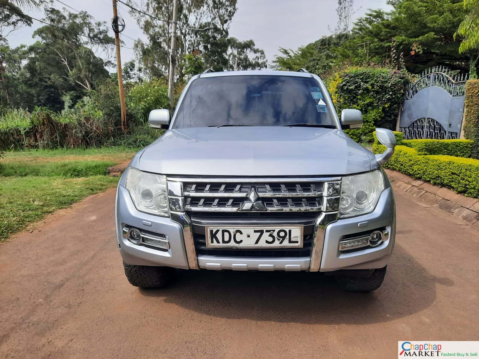 Mitsubishi Pajero For sale in Kenya fully loaded You Pay 30% Deposit Trade in Ok EXCLUSIVE