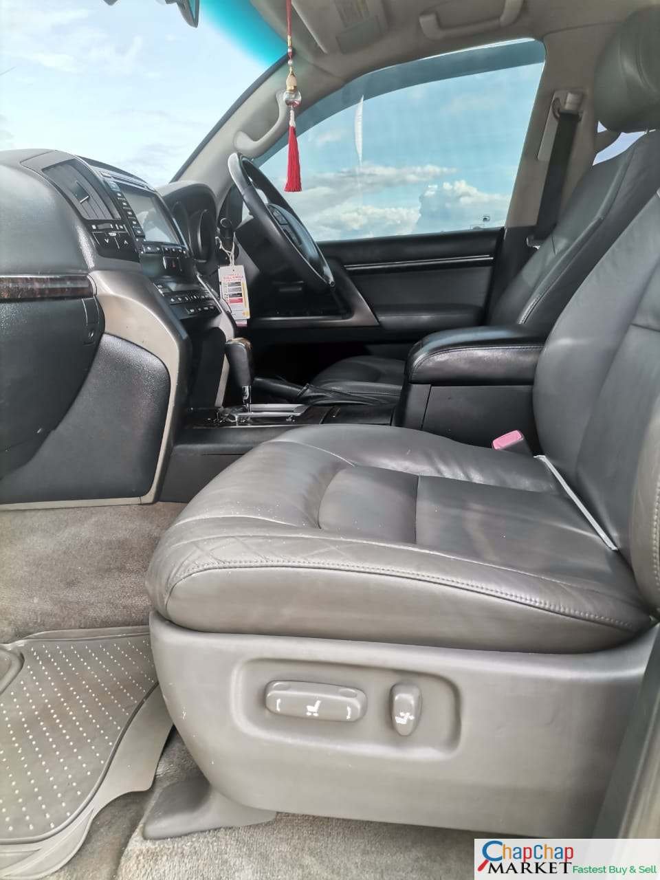 Toyota Land cruiser V8 For Sale in Kenya 202 3.3M Only  SUNROOF LEATHER TRADE IN OK EXCLUSIVE hot