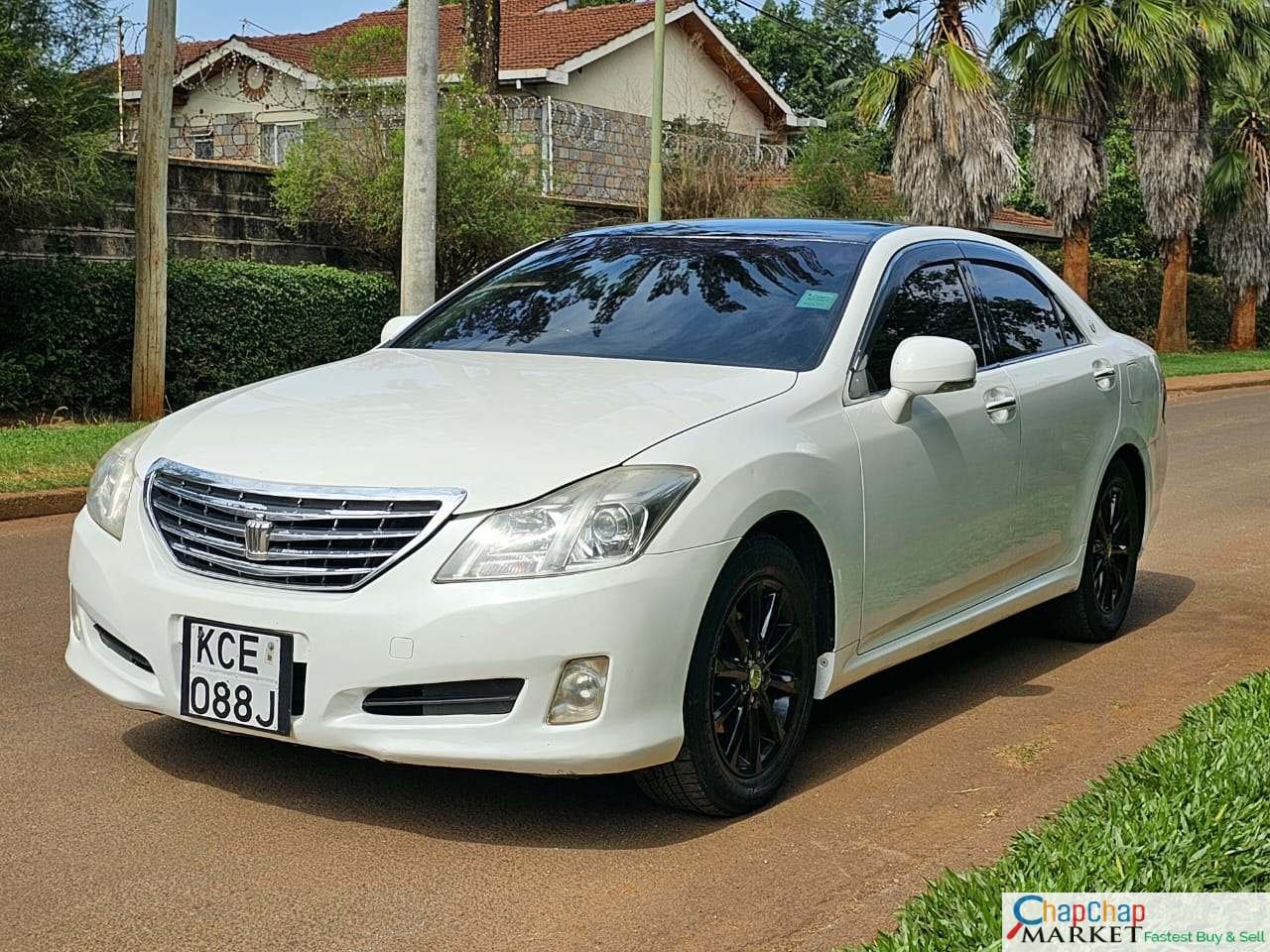 Toyota CROWN for sale in Kenya Royal Saloon You pay 30% Deposit Trade in Ok EXCLUSIVE hire purchase installments bank finance ok (SOLD)