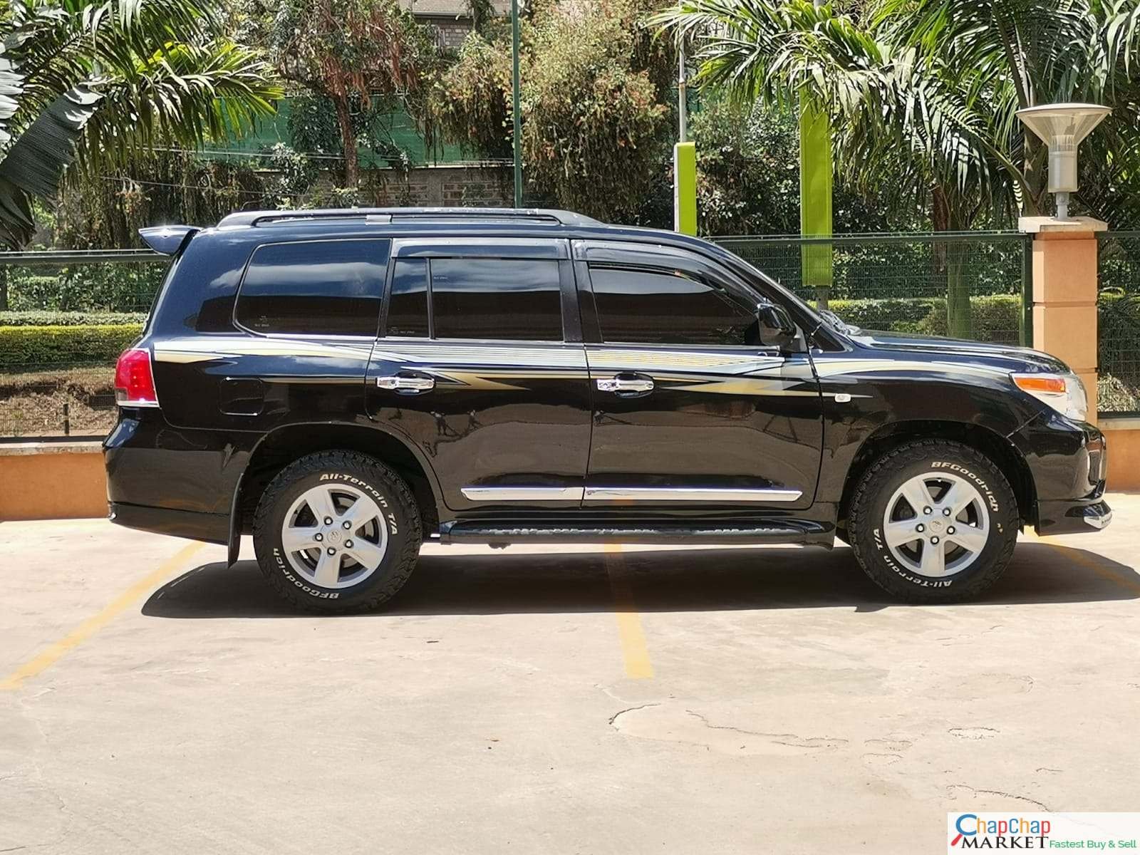 Toyota Land cruiser V8 200 series 3.3M ONLY TRADE IN OK EXCLUSIVE v8 for Sale in Kenya hire purchase installments