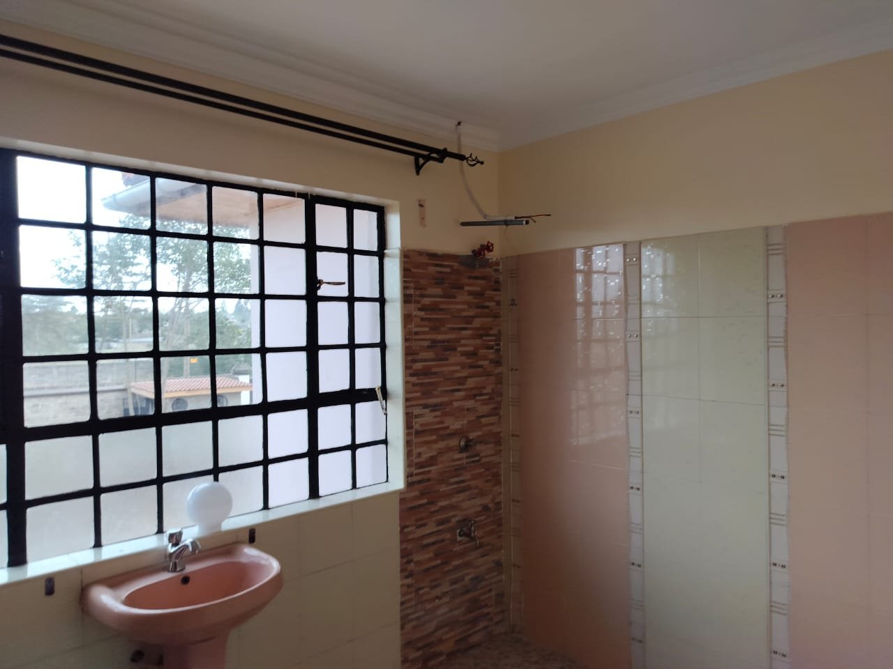 7 bedroom all ensuite Mansion for sale in Acacia kitengela with SQ gym CCTV Garden etc House 7 bedrooms