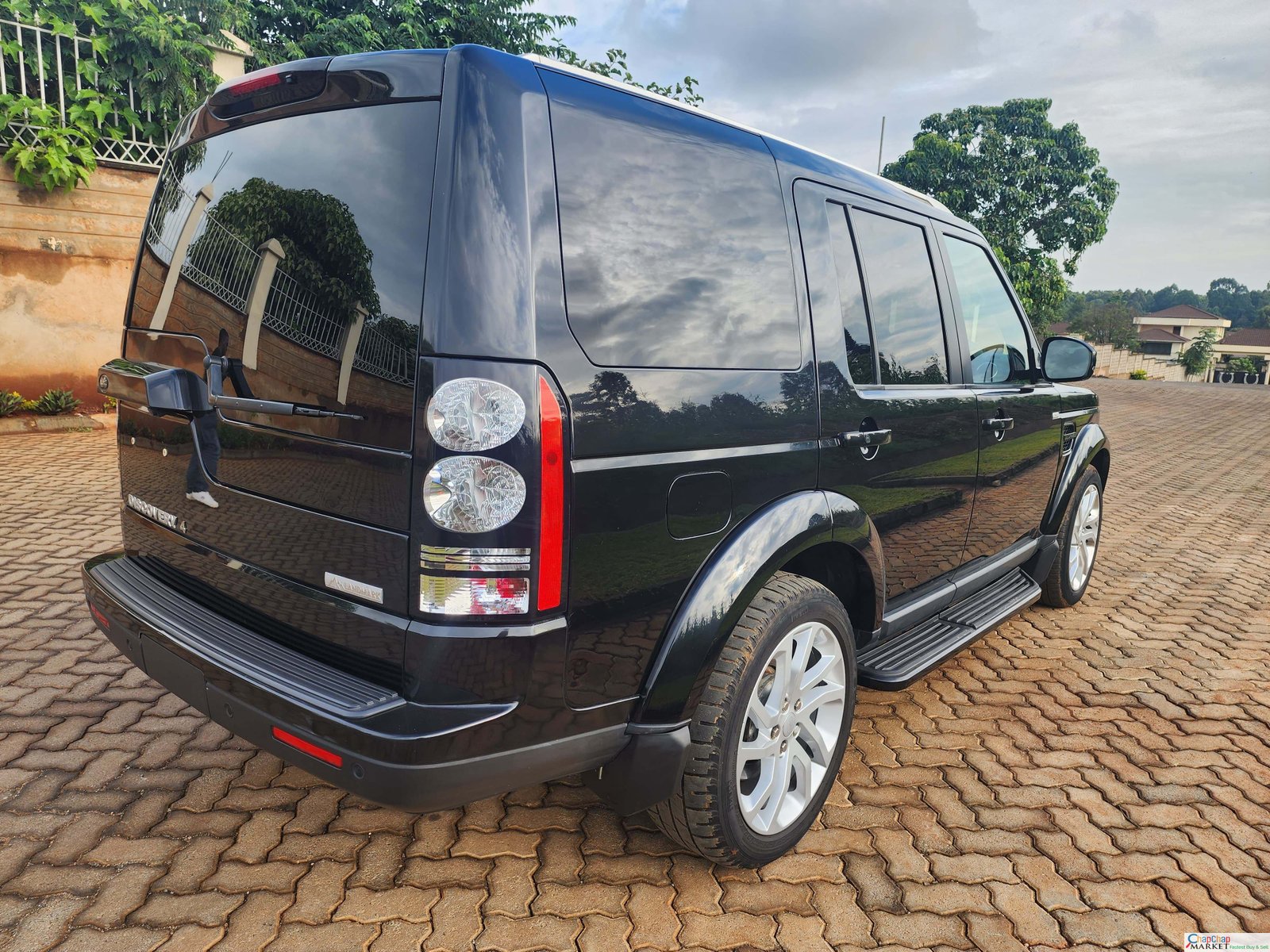 Land Rover Discovery 4 landMark QUICKEST SALE Triple SUNROOF You Pay 30% Deposit Trade in Ok For sale in kenya Hire purchase installments