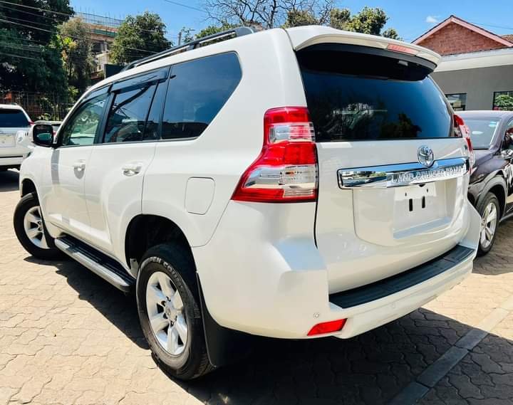 Deal Toyota Prado Quick Sale sunroof leather Kenya new offer