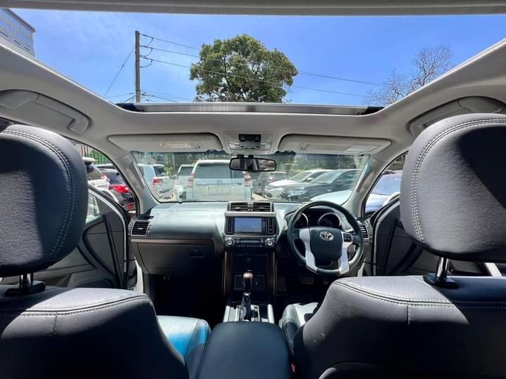 Deal Toyota Prado Quick Sale sunroof leather Kenya new offer