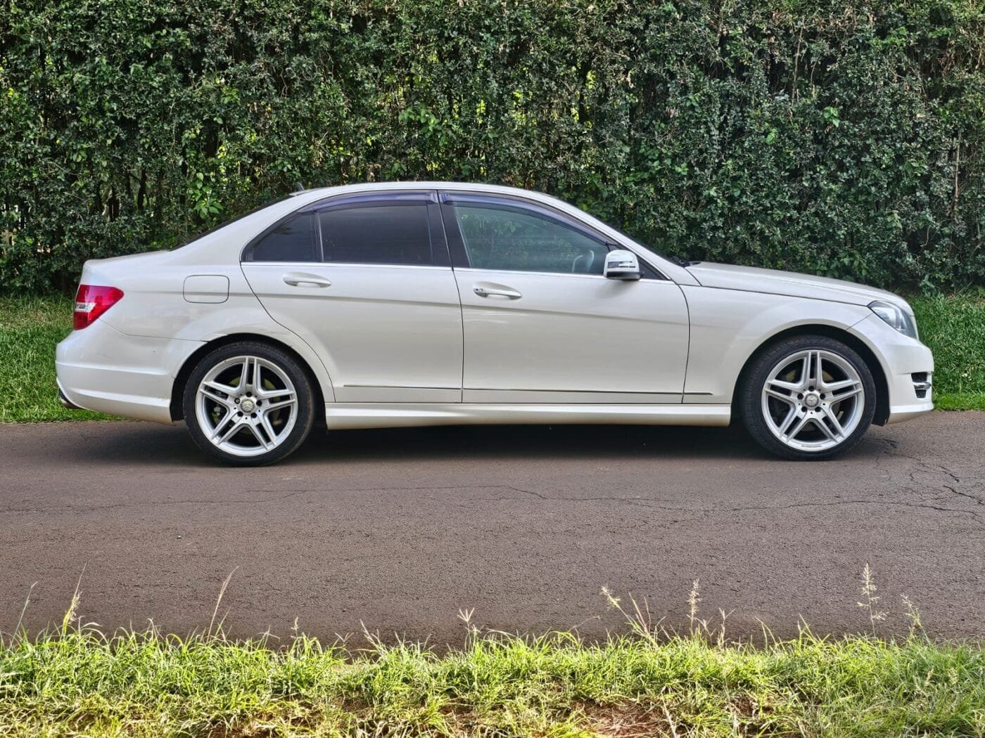 Mercedes Benz C350 for sale in kenya installments new offer