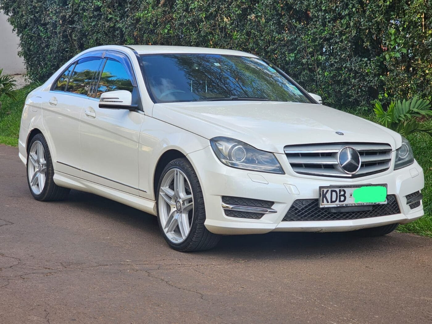 Mercedes Benz C350 for sale in kenya installments new offer