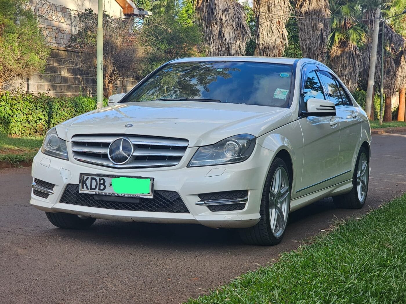 Mercedes Benz C350 for sale in kenya installments new offer