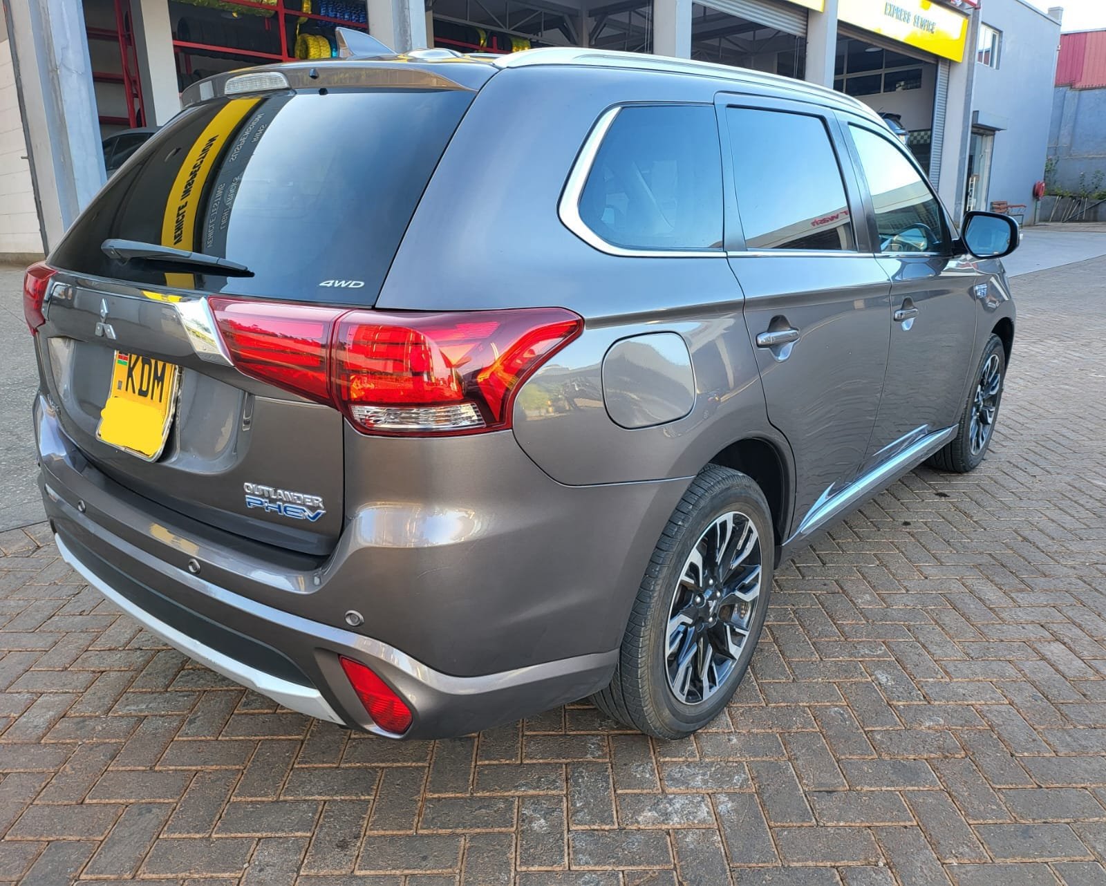 Mitsubishi Outlander quick sale Sunroof new offer 30% Deposit