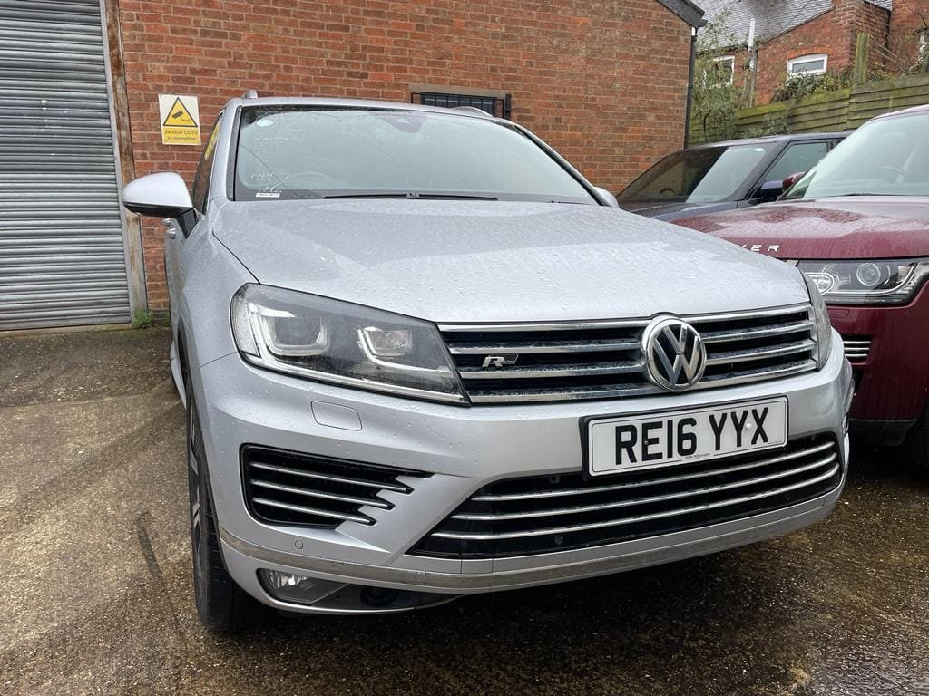 Volkswagen VW Touareg R LINE panoramic JUST ARRIVED QUICK SALE Trade in Ok EXCLUSIVE for Sale in Kenya Hire purchase installments