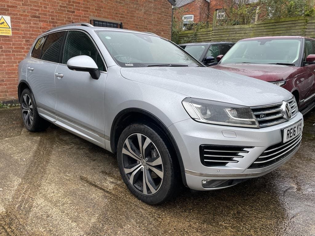 Volkswagen VW Touareg R LINE panoramic JUST ARRIVED QUICK SALE Trade in Ok EXCLUSIVE for Sale in Kenya Hire purchase installments