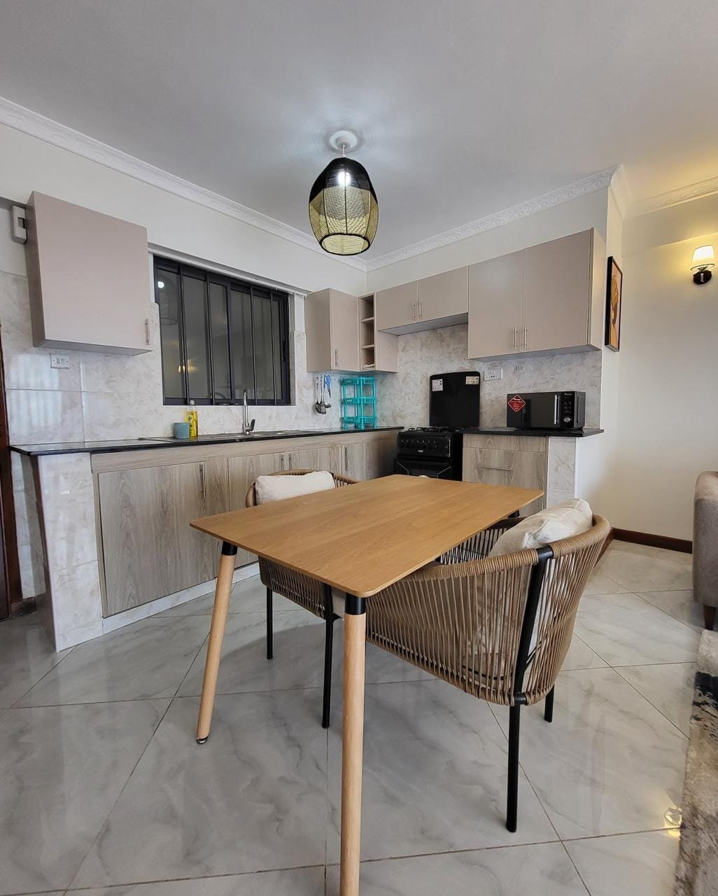 Tranquil Fully Furnished 1 Bedrooms Apartments in Brookside Drive