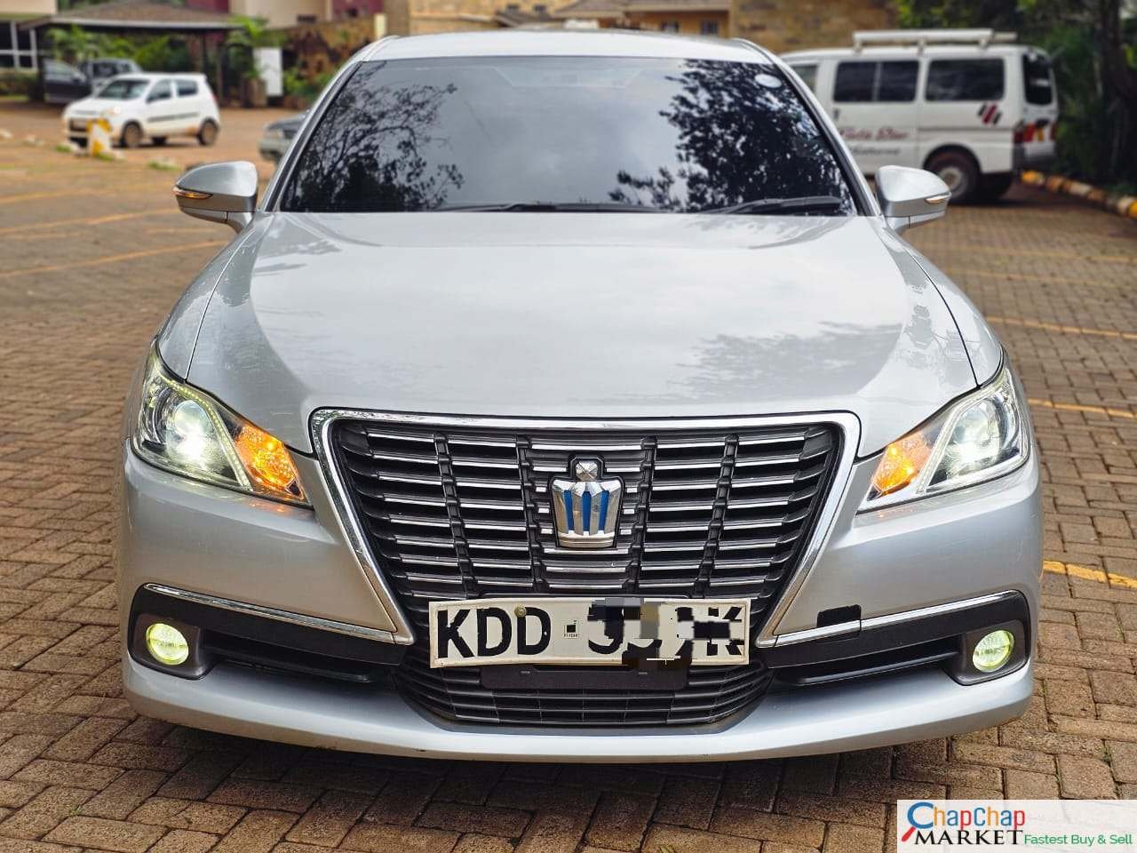 Toyota CROWN QUICK SALE You pay Deposit Trade in Ok Hire purchase Exclusive Royal Saloon Kenya