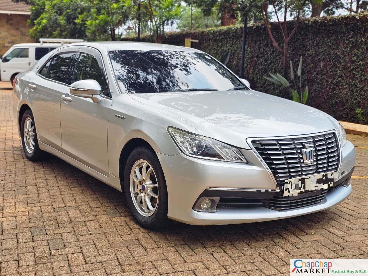 Toyota CROWN QUICK SALE You pay Deposit Trade in Ok Hire purchase Exclusive Royal Saloon Kenya