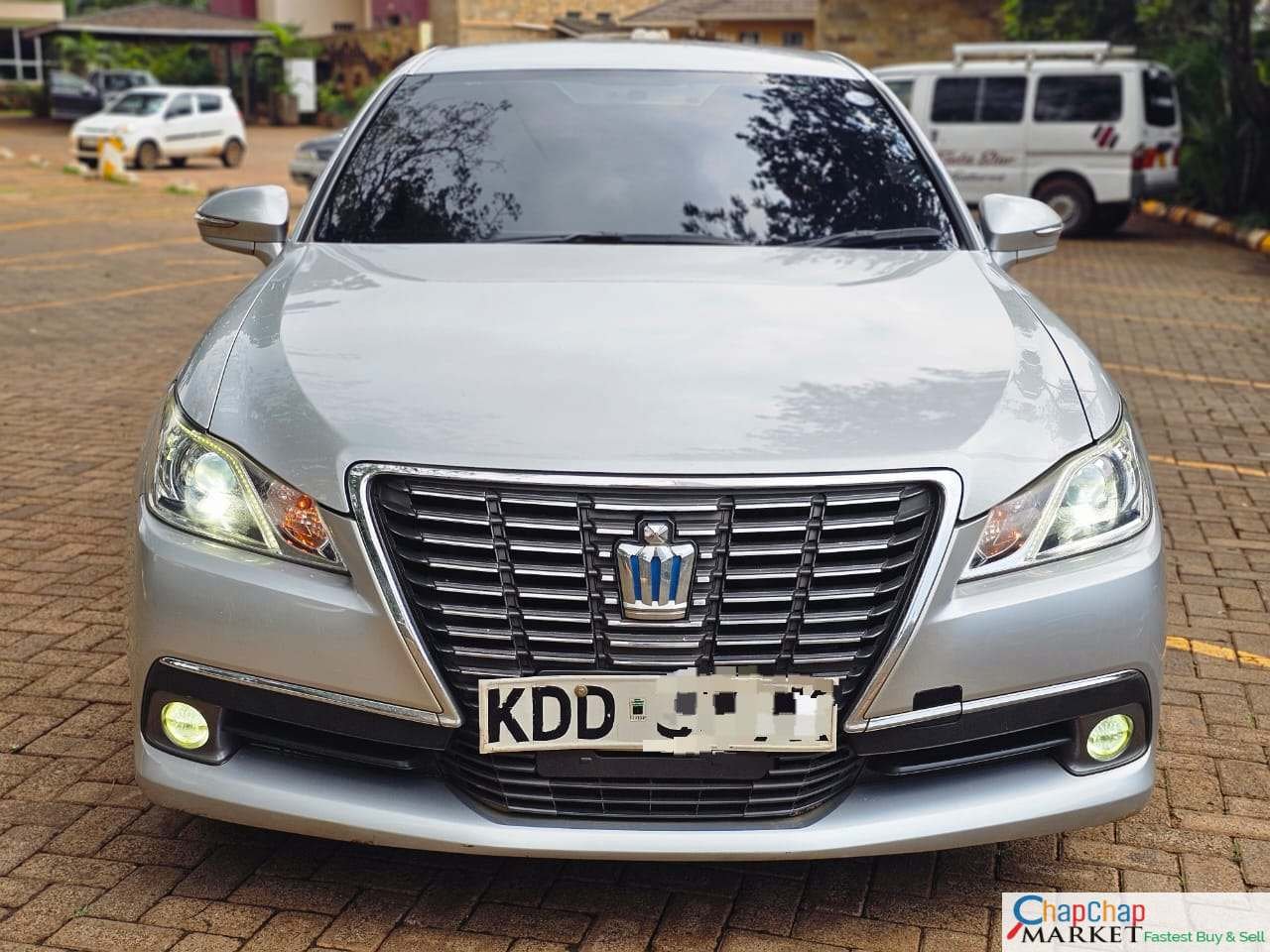 Toyota CROWN QUICK SALE You pay Deposit Trade in Ok Hire purchase Exclusive Royal Saloon Kenya