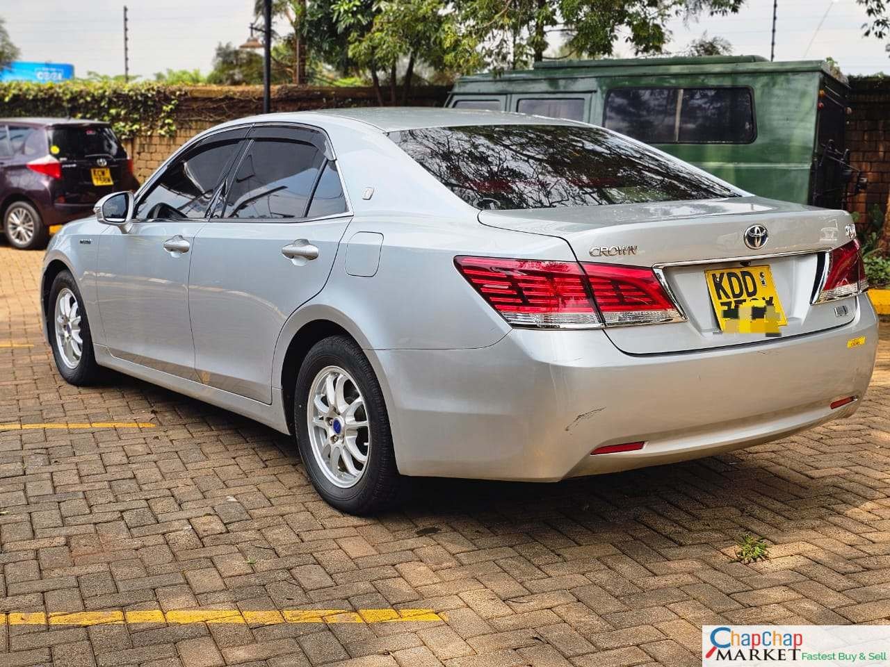 Toyota CROWN QUICK SALE You pay Deposit Trade in Ok Hire purchase Exclusive Royal Saloon Kenya