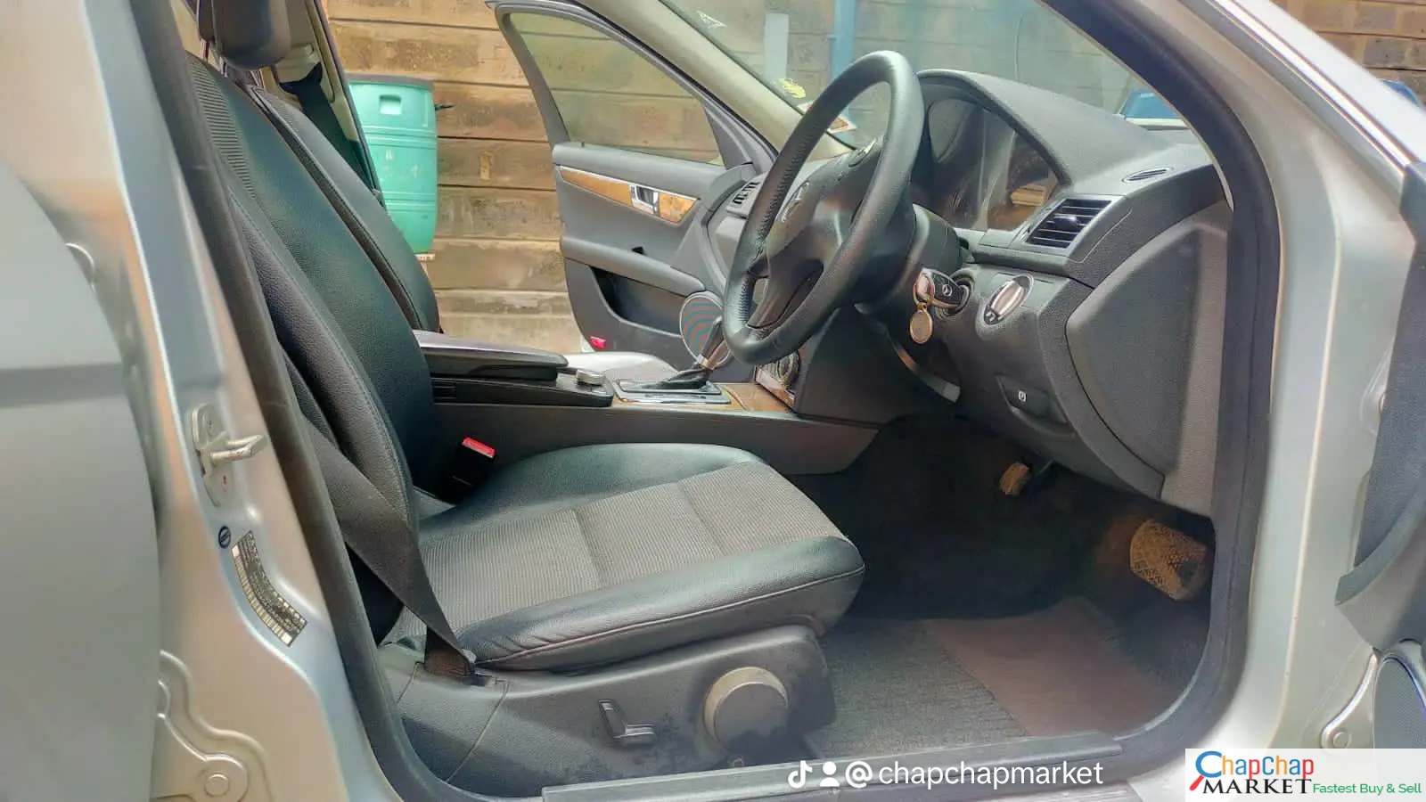 Mercedes Benz C200 QUICK SALE You Pay 30% Deposit Trade in OK! Hire purchase installments New shape
