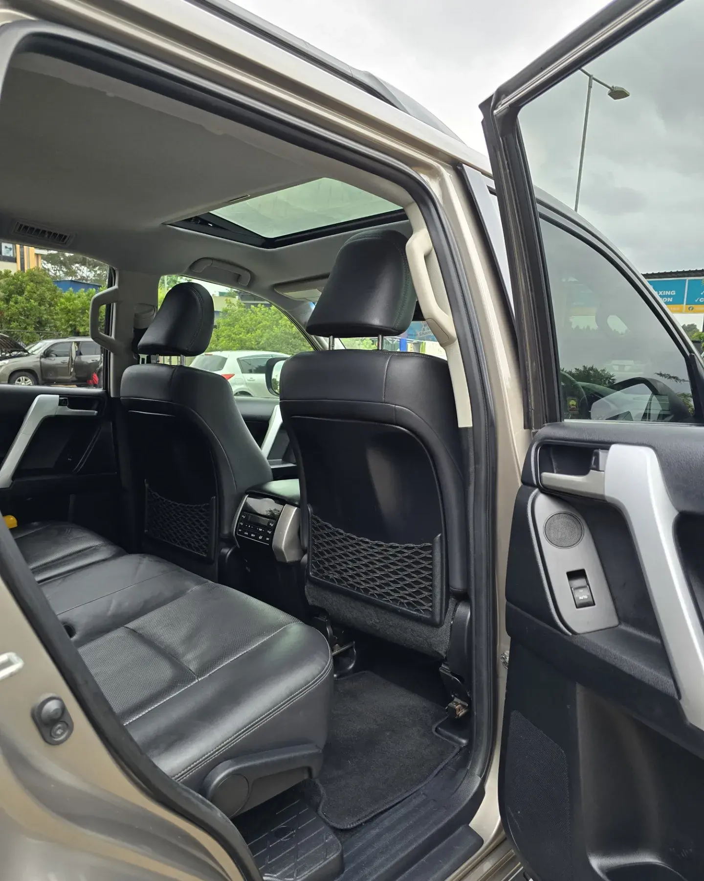 Toyota Land Cruiser PRADO VXL New Arrival 🔥 Quick SALE TRADE IN OK EXCLUSIVE! Hire purchase installments
