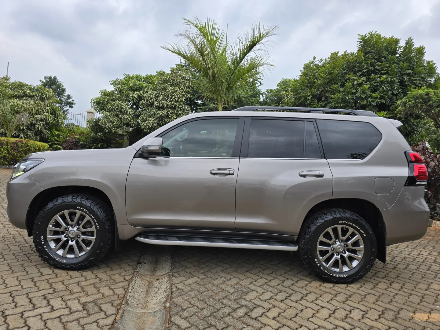 Toyota Land Cruiser PRADO VXL New Arrival 🔥 Quick SALE TRADE IN OK EXCLUSIVE! Hire purchase installments