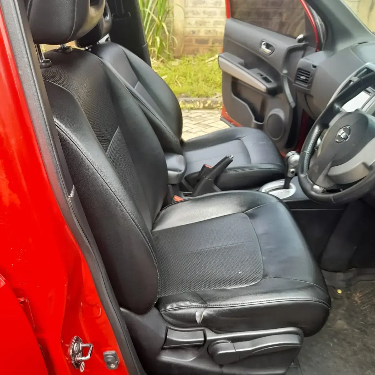 Nissan XTRAIL hyper roof  QUICK SALE You Pay 30% Deposit Trade in Ok EXCLUSIVE