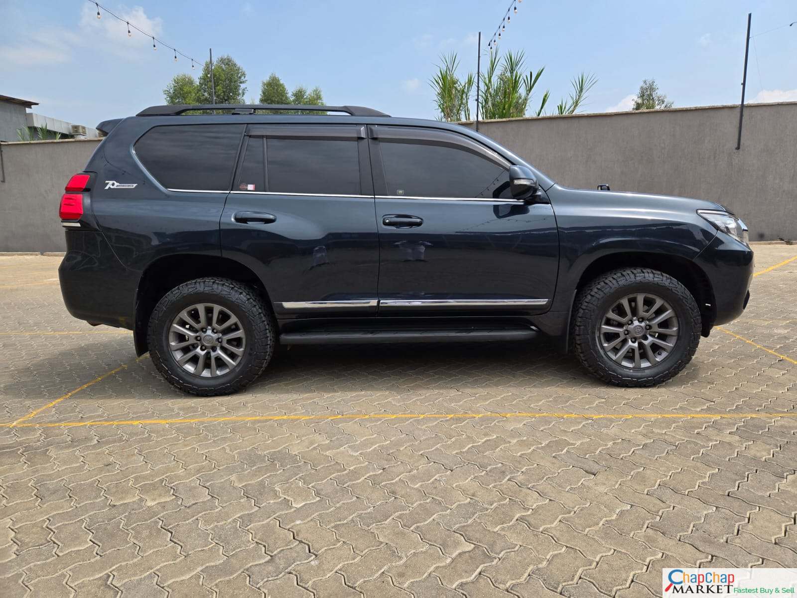 TOYOTA LAND-CRUISER PRADO 2017 4.59M nego sunroof leather QUICK SALE You Pay 30% Deposit Trade in OK Hire purchase installments
