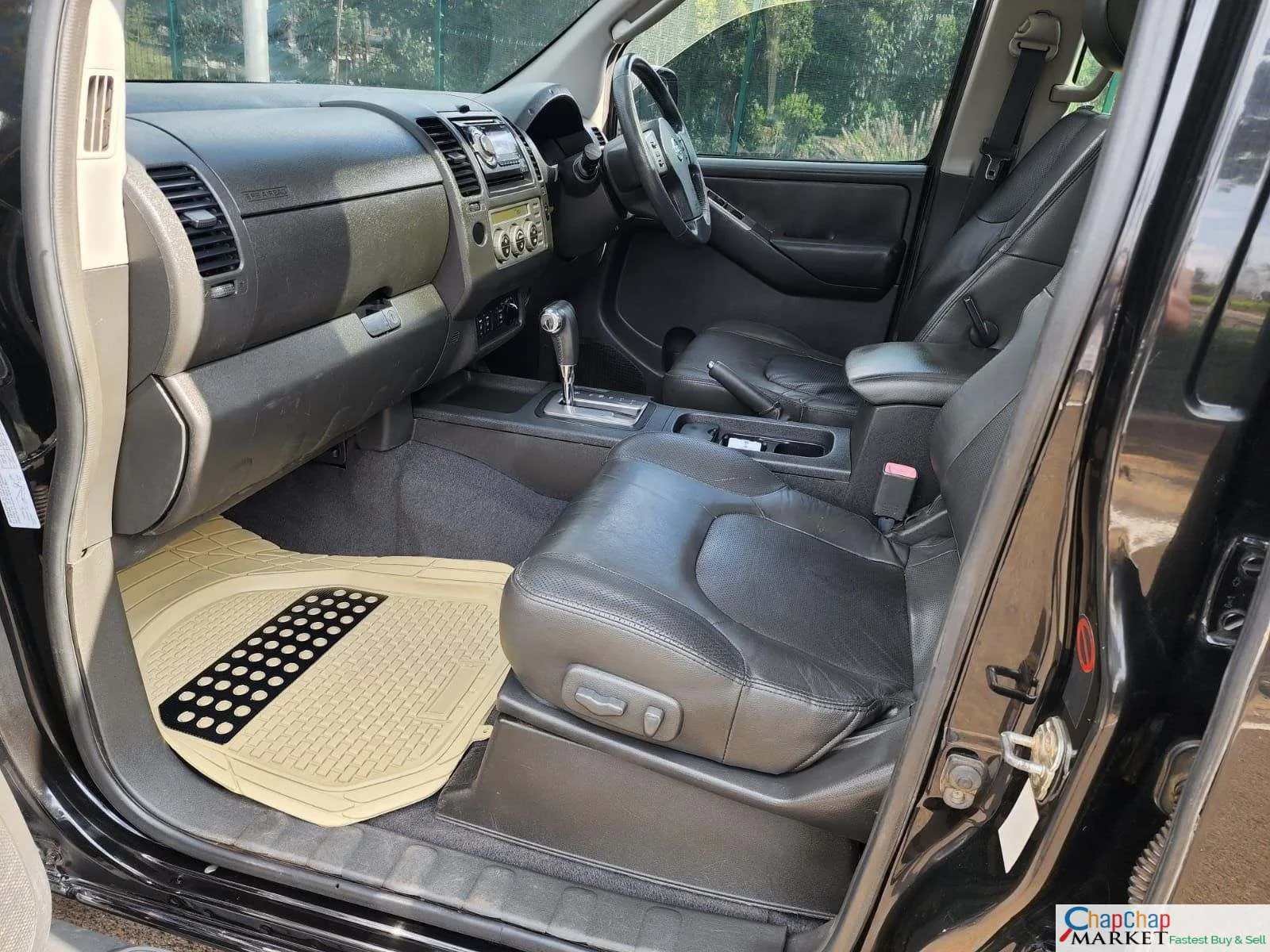 Nissan Navara Double cab Auto Sunroof QUICK SALE You Paul 40% Deposit installments trade in OK EXCLUSIVE