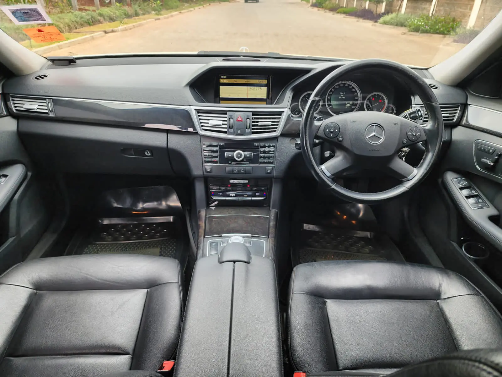 Mercedes Benz E300 leather QUICK SALE 70% DEPOSIT Trade in OK EXCLUSIVE Hire purchase installments