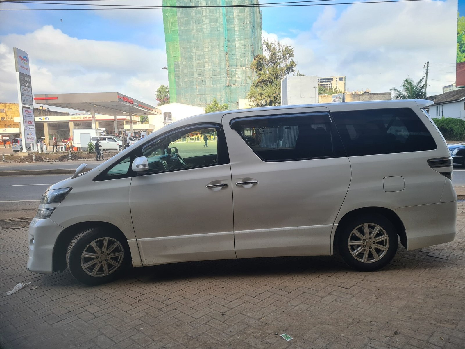 Toyota vellfire Asian OWNER QUICK SALE You Pay 30% Deposit Hire purchase installments UpTo 70% financing/finance NO CRB STATUS CHECK Trade in OK EXCLUSIVE