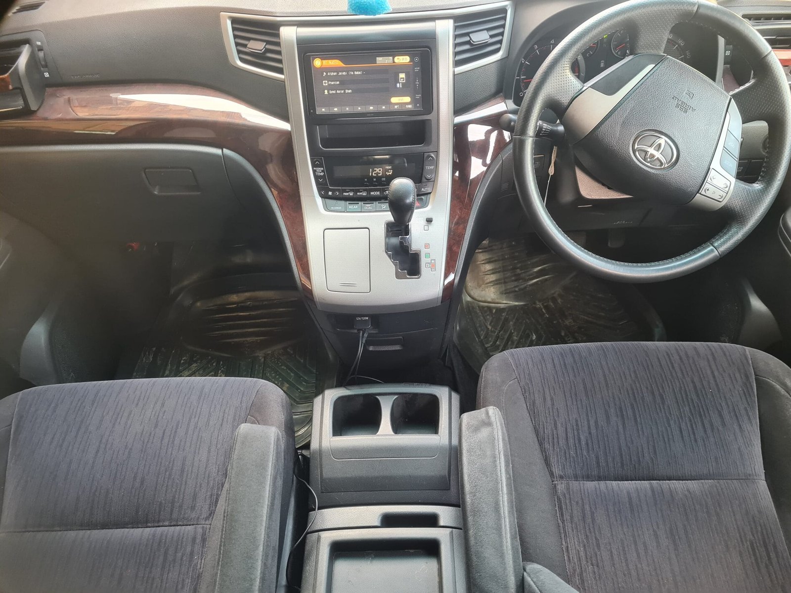 Toyota vellfire Asian OWNER QUICK SALE You Pay 30% Deposit Hire purchase installments UpTo 70% financing/finance NO CRB STATUS CHECK Trade in OK EXCLUSIVE