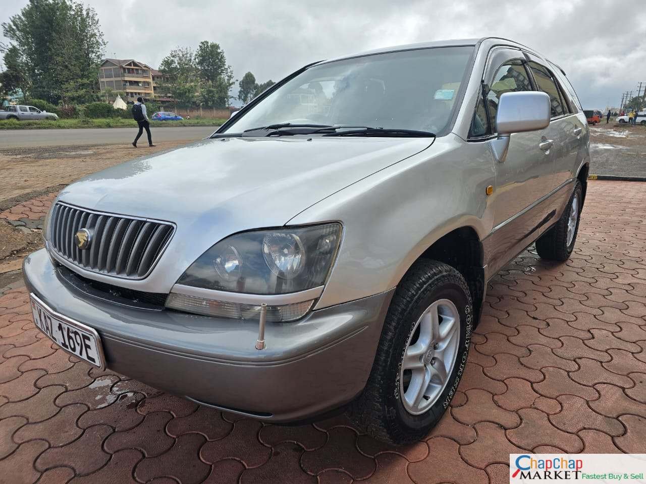 Toyota Harrier with sunroof QUICK SALE You Pay 30% Deposit Hire purchase installments UpTo 70% financing/finance NO CRB STATUS CHECK Trade in OK EXCLUSIVE