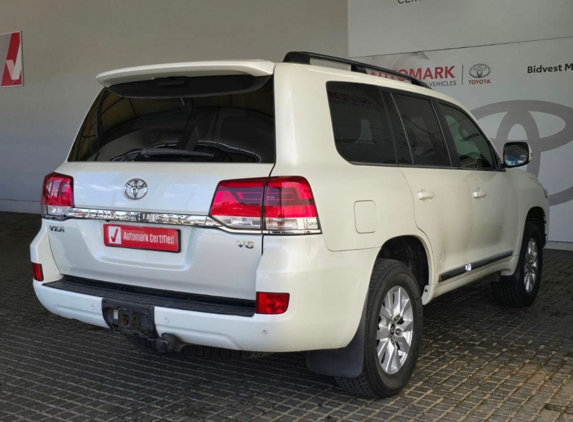 Toyota Land Cruiser VX-R V8 diesel New Arrival QUICK SALE You Pay 30% Deposit Hire purchase installments UpTo 70% financing/finance NO CRB STATUS CHECK Trade in OK