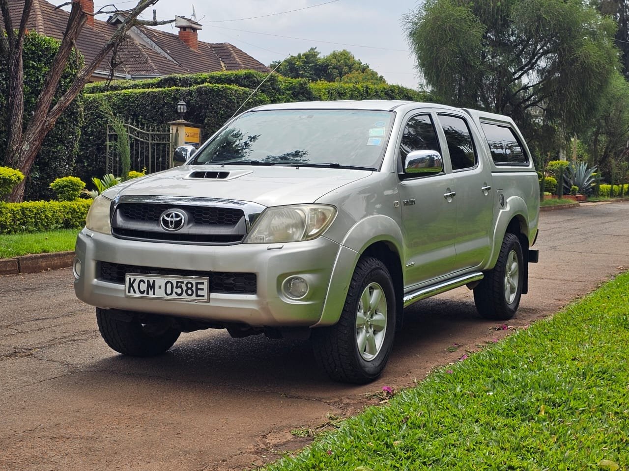 TOYOTA HILUX Automatic double cab QUICK SALE You Pay 30% Deposit Hire purchase installments UpTo 70% financing/finance NO CRB STATUS CHECK Trade in OK